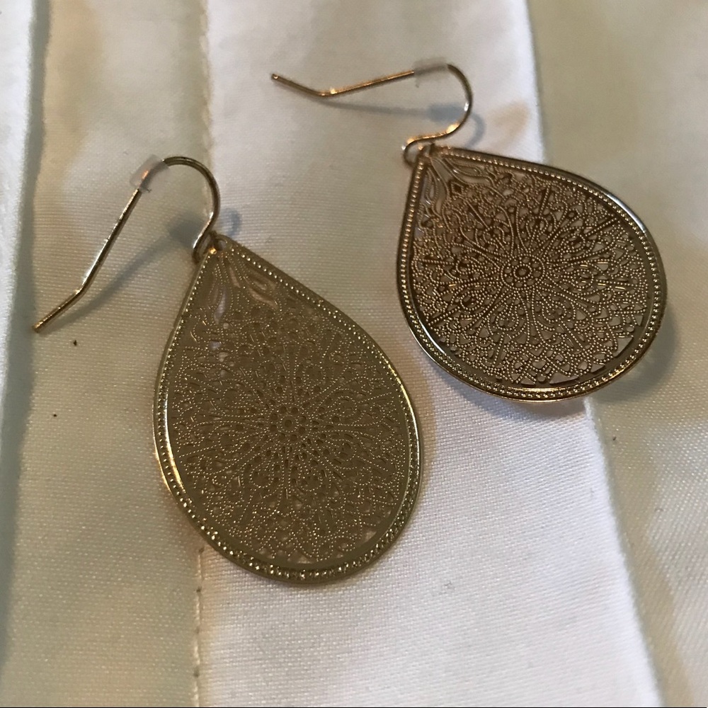 NEVER WORN Gold Earrings